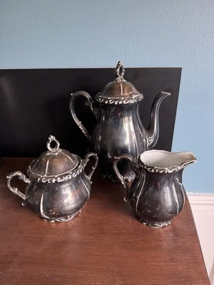 Plateado, Juego de té de porcelana Baviera, tetera, crema y azucarero. Foto 1 de 4