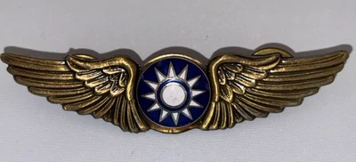 US FLYING TIGERS PRE -WW2 AVG AIR FORCE PILOTS WINGS RARE +1st Ed. Book - Image 1 of 4