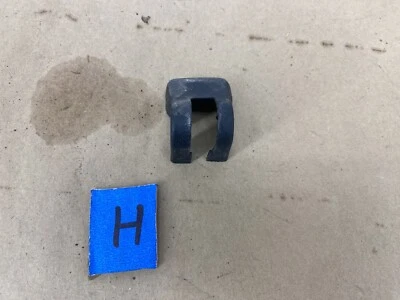 Cubierta de tapón de retención de puerta delantera Lexus ES300 1997-2001 68621-33010 OEM #2420E Foto 1 de 4