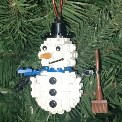 New Genuine LEGO Christmas Ornament Snowman with Instructions - Image 1 of 4