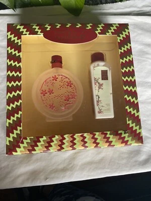 JUEGO DE REGALO Lucky Brand Lucky Number 6 EDP 3,4 OZ/LECHE CORPORAL 100 ML. Foto 1 de 4