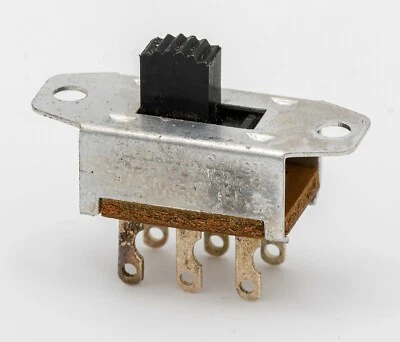 Lote de 25 - Interruptor Deslizante CW GF-126-0000, DPDT (con Detención), .5A 125VAC/DC, NOS Foto 1 de 3