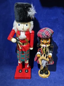 2 Vintage Wooden Nutcrackers Scottish Soldier With Bagpipes, 1997 & St. Nicholas - Picture 1 of 21