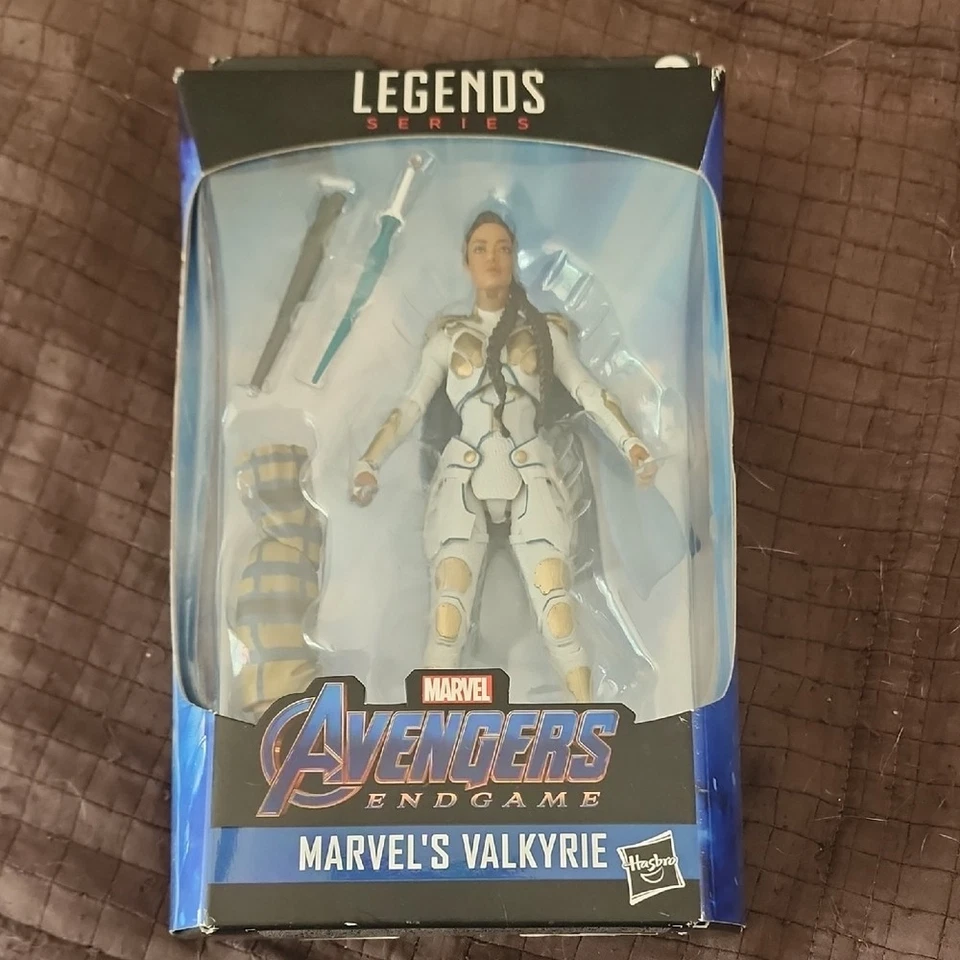 Figura Valquiria Marvel con Armadura Azul y Blanca Foto 1 de 1