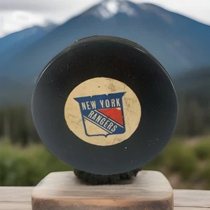 Disco de hockey vintage de los New York Rangers VICEROY NHL - Imagen 1 de 4
