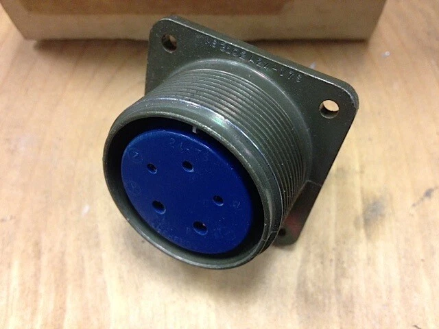 AMPHENOL MS-3102 A24-17S MIL-5015 5-Pos, Size 24 Circular Socket Connector New - Image 1 of 4