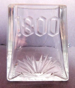 1800 Pyramid shot glass - Picture 1 of 2