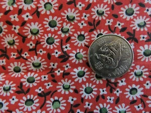 100% Cotton Fabric  White Daisies on Red Background - By the Yard - Picture 1 of 2