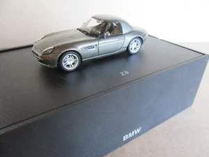 25H Minichamps BMW Z8 Hard Top Green Metal 1:43 + Box Set BMW Dealership - Picture 1 of 9