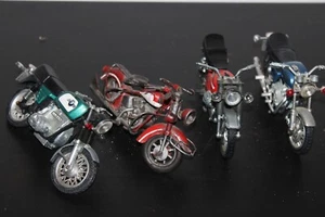Set modellismo Polistil 1970 Moto Guzzi - BMW - Norton Scala 1:15 - Foto 1 di 24