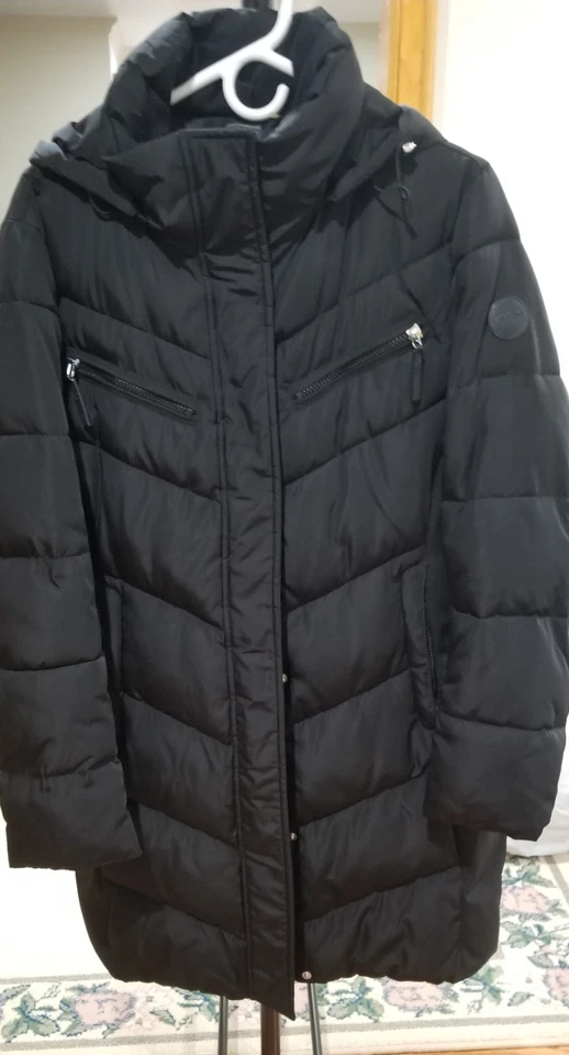 Abrigo acolchado para mujer Calvin Klein Performance con capucha extraíble talla - grande Foto 1 de 4