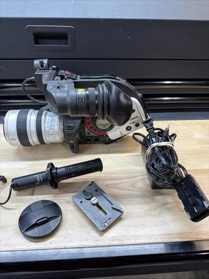 Canon XL1S Mini DV Camcorder Video Camera With Lens - READ DESCRIPTION - Image 1 of 4