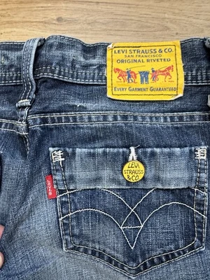 Etiqueta amarilla vintage Levi’s encontrada en Japón talla 27 100 % algodón azul denim  Foto 1 de 4
