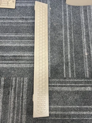 1999- 2007 Ford F-250 Pickup Right Passenger Rocker Sill Trim 2C34-25132A12-ACW - Image 1 of 4