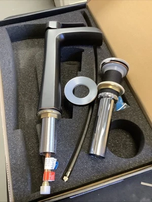 Grifo de baño Vigo de una sola manija emergente antiguo bronce frotado VG03024ARB2 H4 Foto 1 de 4