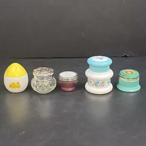 Menge 5 Vintage Avon cremefarben Beutel leere Gläser 70er Jahre Waschtisch Dekor lila Glas Milch - Bild 1 von 11