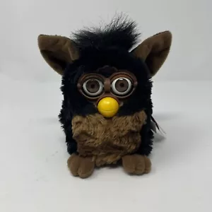 Furby 70-800 Tiger 1999 pelliccia di gorilla occhi marroni NO SUONO MANCA CIGLIA - Foto 1 di 6