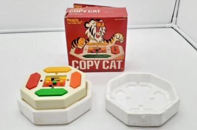 Vintage Copy Cat w/ Box Tiger Electronics Memory Game Copycat - Image 1 of 4