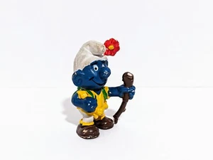 Hiker Smurf w Walking Stick- 1978 Peyo Schleich Figure 20041 Red Flower See Pics - Picture 1 of 4