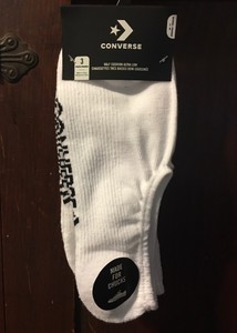 converse y calcetines