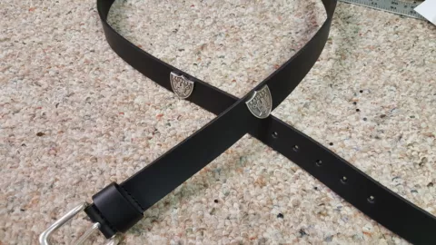 Oakland Raiders Leather Mens Belt Black with Conchos Size 28 to 46 Silver Cover