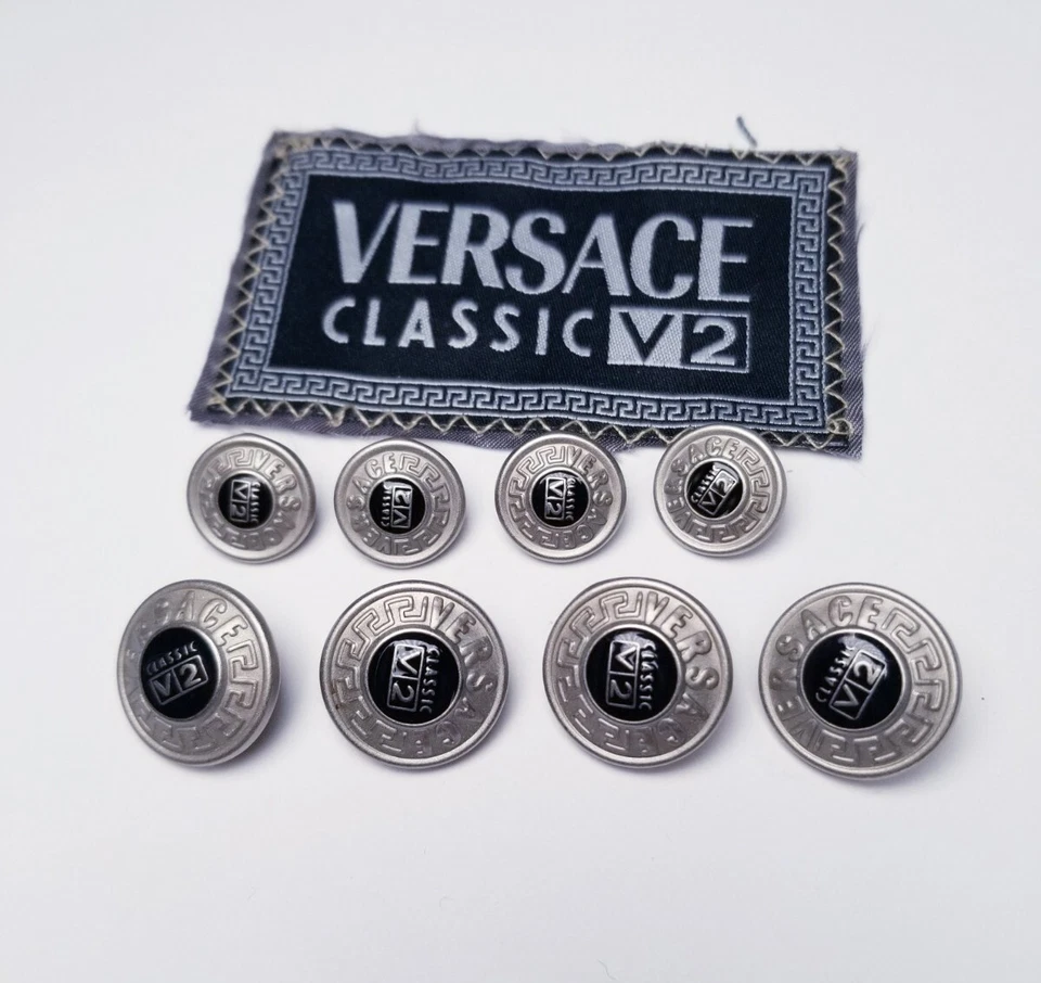 8er SET VINTAGE VERSACE V2 CLASSIC SILBERFARBEN 13MM ERSATZ HEMD KNÖPFE - Bild 1 von 4