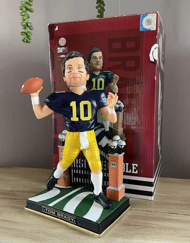 TOM BRADY Michigan Wolverines BIG HOUSE Stadium Gate 10” Bobblehead #/214 NIB! Cover