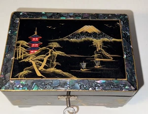 Portagioie giapponese lacca nera vintage intarsiato abalone conchiglia legno music chest - Foto 1 di 13