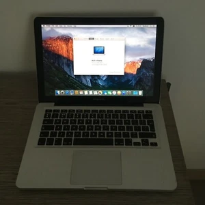 MacBook Pro 2.5 Ghz Intel Core i5, 500GB HD, 8GB RAM - Picture 1 of 3