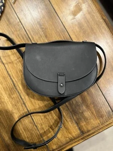 GAP Black Leather Crossbody Handbag ~ Small Sized ~ EUC - Picture 1 of 3