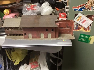 VINTAGE  "HO" GAUGE TRAIN STATION/DEPOT - Image 1 of 4