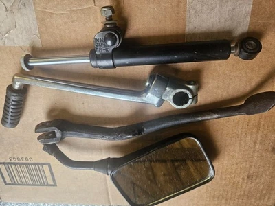 Yamaha RD400 Kickstart lever, Mirror, Side stand, Steering Damper Foto 1 de 2
