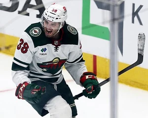 Ryan Hartman Goal Celebration Minnesota Wild 8x10 NHL Foto - Bild 1 von 1