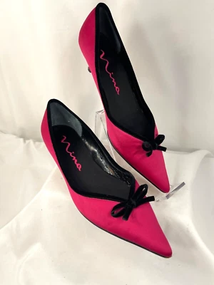 Zapatos de boda Nina satinados graduación gatito tacón magenta con ribete de terciopelo y lazo 7,5 M Foto 1 de 4
