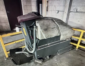 Advance Self-Propelled Commercial floor cleaning machine - Picture 1 of 1