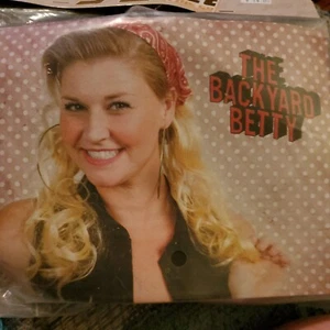Betty Girl Mullet on the Go Yard - Imagen 1 de 3