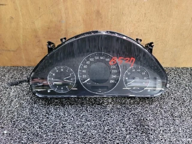 Grupos de instrumentos Mercedes-Benz E280 2008 Foto 1 de 4