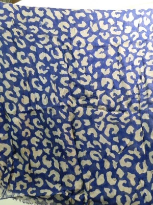 Mujer Bufanda Envoltura Azul y Blanco Estampado Animal Ligero Suave 36" An x 79" Largo Foto 1 de 4