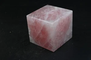 Hexaedre Quartz Rose Solide forme de Platon 252 grammes - Picture 1 of 4