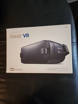 Samsung Gear VR Powered by Oculus SM-R323NBKVXAR  Virtual Reality Headset OB - Image 1 of 4