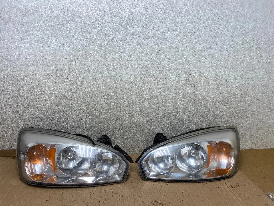 Juego de faros izquierdo+derecho Chevrolet Malibu 2004 a 2007 U8199 DW Foto 1 de 4
