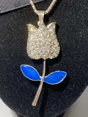 PINGENTE DE TULIPA ESMALTE AZUL CRISTAL PRIMAVERA LINDO BETSEY JOHNSON - Imagem 1 de 4