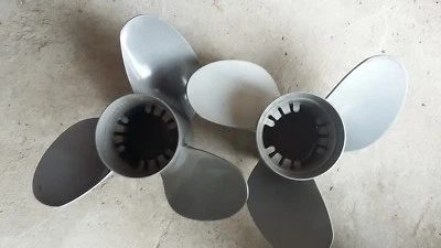 Volvo Penta Propeller  Boot Schraube  Prop - Mercruiser - einzigartig 17" + 19"  - Bild 1 von 4