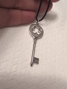 Tiffany & Co. 18K Weißgold Kleeblatt Diamant Schlüssel Anhänger Halskette - Bild 1 von 24