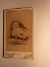 sitzendes kleines Kind - Baby / CDV Theodor Wenzel Berlin
