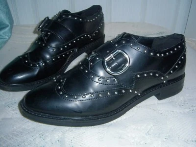 Mocasines para mujer Marc Fisher negros plateados con tachuelas y punta de ala talla 10M Foto 1 de 4