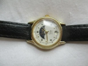 Reloj de pulsera Timex tono dorado con hebilla negra resistente al agua esfera día-noche - Imagen 1 de 12
