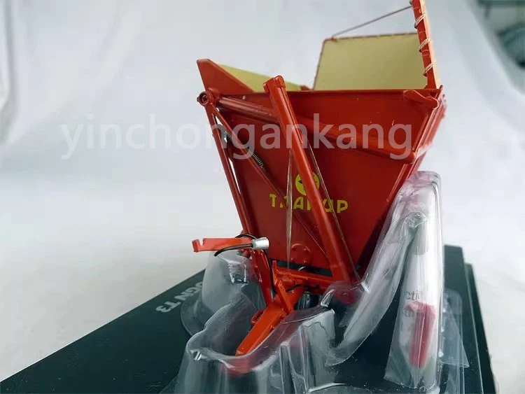 Universal Hobbies toy TAARUP Side Tipping Trailer TIPVOGN T3 1/32 Scale  - Image 1 of 4