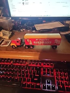 Dinky - McDonald's Matchbox 1955 camión Mack con remolque semi raro leer 1/50 - Imagen 1 de 8