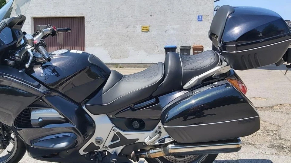 Honda ST1300 Pan European 2002–2013 Top Sellerie Comfort Seat Gel/Heat SGCST331 - Image 1 of 1